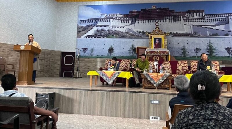 དབུས་འོས་བསྡུའི་འགན་འཛིན་རྣམ་པས་གཞིས་ཆགས་ཁག་ཏུ་འོས་བསྡུའི་སྒྲིག་གཞི་གོ་རྟོགས་སྤེལ་བཞིན་པ།