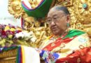 ས་སྐྱ་༸གོང་མ་ཁྲི་ཆེན་མཆོག་ལ་བརྟན་བཞུགས་བསྟར་འབུལ།