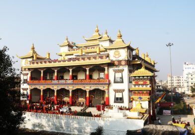 རྡོར་གདན་སྔ་འགྱུར་རྙིང་མའི་ཆོས་སྒར་གྱི་པདྨ་སམ་བྷ་ཝ་གཙུག་ཁང་ཆེན་པོ་དབུ་འབྱེད། རྡོར་གདན་སྔ་འགྱུར་རྙིང་མའི་ཆོས་སྒར་གྱི་པདྨ་སམ་བྷ་ཝ་གཙུག་ཁང་ཆེན་པོ་དབུ་འབྱེད།