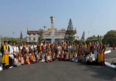 མཐོ་རིམ་སློབ་མ་རྣམས་ཀྱིས་དགྲ་དགའ་གཉེན་སྡུག་མི་བྱ་རྒྱུའི་དམ་བཅའ།