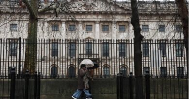 དབྱིན་ཡུལ་གྱིས་རྒྱ་ནག་གཞུང་ཚབ་ཁང་གསར་རྒྱག་ལ་ཆོག་མཆན་སྤྲད་འདུག