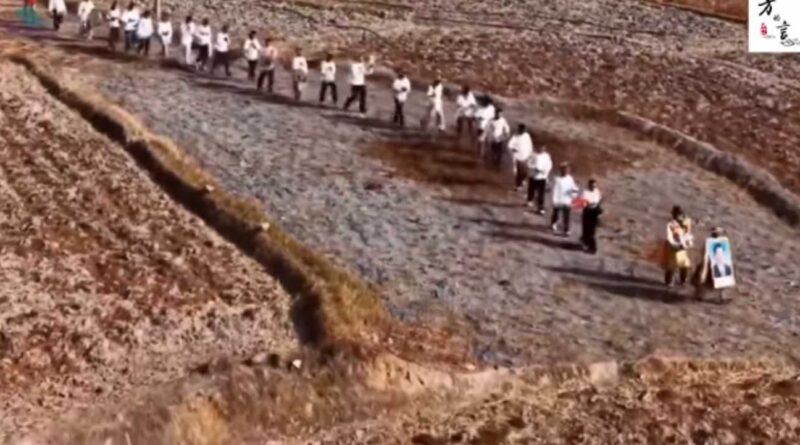 སོ་ནམ་འདེབས་ལས་ཀྱི་དྲིལ་བསྒྲགས་དེ་ཞི་ཅིན་ཕིང་ལ་འཕྱ་སྨོད་ཀྱི་གླེང་གཞིར་གྱུར་པ། སོ་ནམ་འདེབས་ལས་ཀྱི་དྲིལ་བསྒྲགས་དེ་ཞི་ཅིན་ཕིང་ལ་འཕྱ་སྨོད་ཀྱི་གླེང་གཞིར་གྱུར་པ།