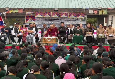 ཆར་རླུང་རྐྱེན་གྱིས་ངོ་རྒོལ་སྐད་འབོད་ཀྱི་གོམ་བགྲོད་མཚམས་འཇོག་བྱས།