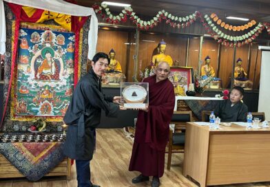 སྐབས་བདུན་པའི་གཡུ་ཐོག་གཟེངས་རྟགས་སྨན་པ་རྡོ་རྗེ་དགྲ་འདུལ་ལ་གནང་སོང་།