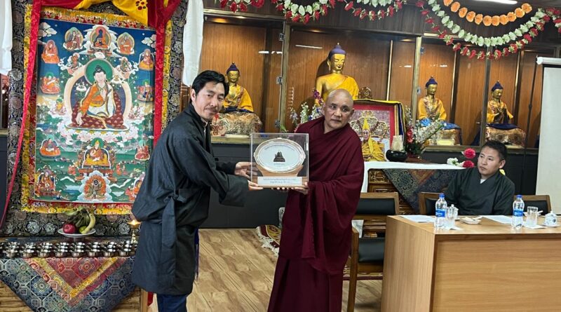 སྐབས་བདུན་པའི་གཡུ་ཐོག་གཟེངས་རྟགས་སྨན་པ་རྡོ་རྗེ་དགྲ་འདུལ་ལ་གནང་སོང་།
